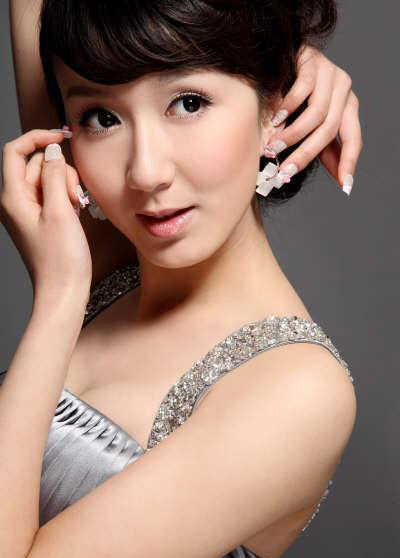 PS給美女圖片簡(jiǎn)單化的美白及潤(rùn)色效果第1步